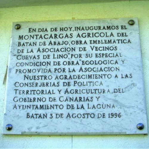Foto nº5. Placa situada en la caseta del “güinche” situado en el Núcleo de Casas Heleras. © Lidia E. Romero Martín. 